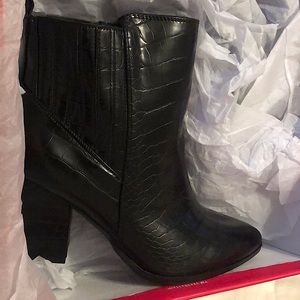 I’m selling black healed booties